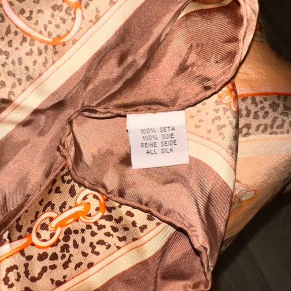 Scarf 100% silk Color yellow brown gold wild print - Picture 3 of 3